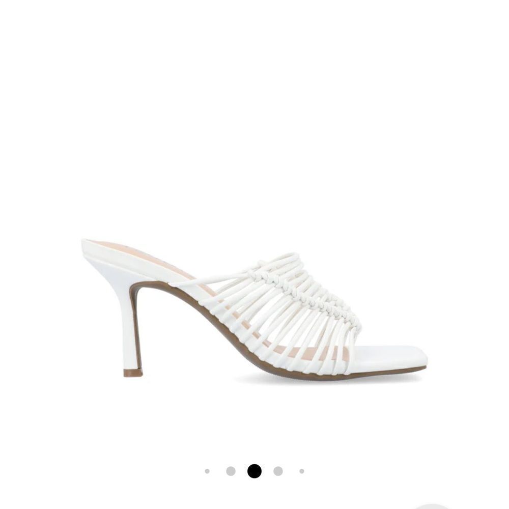 Journee Collection “Saskia” white